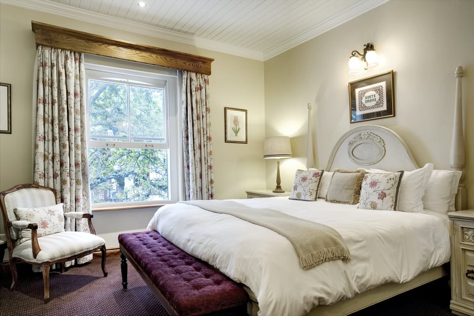 Hypo-allergenic bedding, minibar, in-room safe, desk