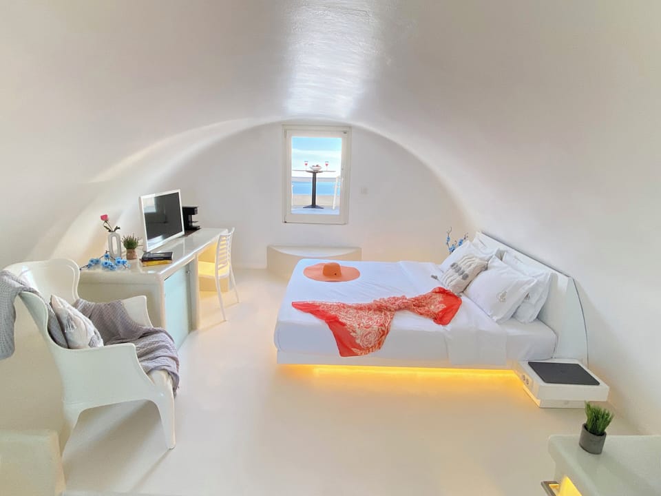 Moonstone Junior Suite | Egyptian cotton sheets, premium bedding, memory foam beds, in-room safe