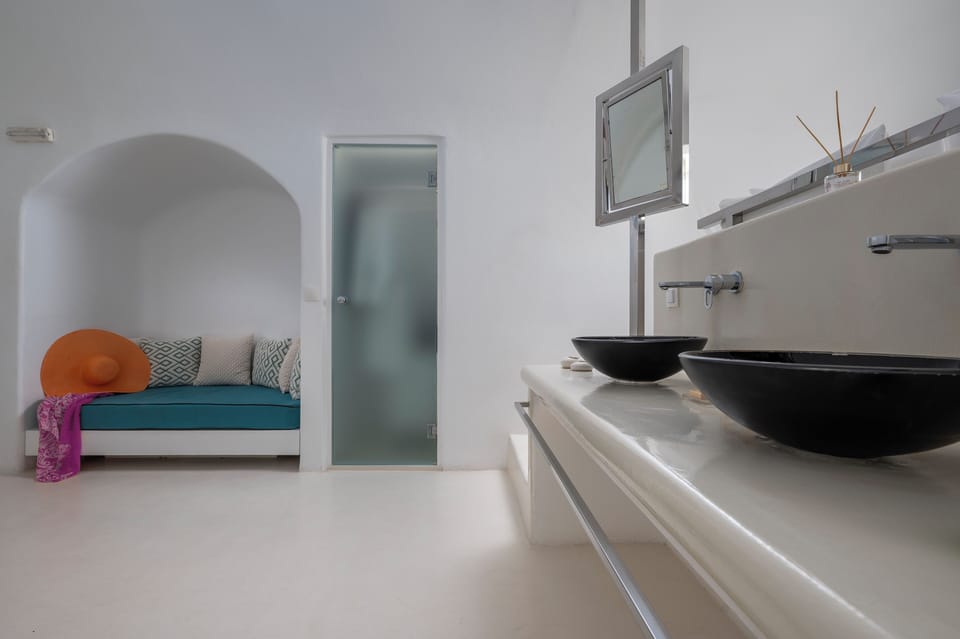 Moonstone Deluxe Suite | Egyptian cotton sheets, premium bedding, memory foam beds, in-room safe