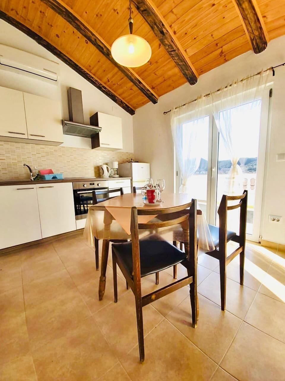 Classic Loft, Sea View | In-room dining