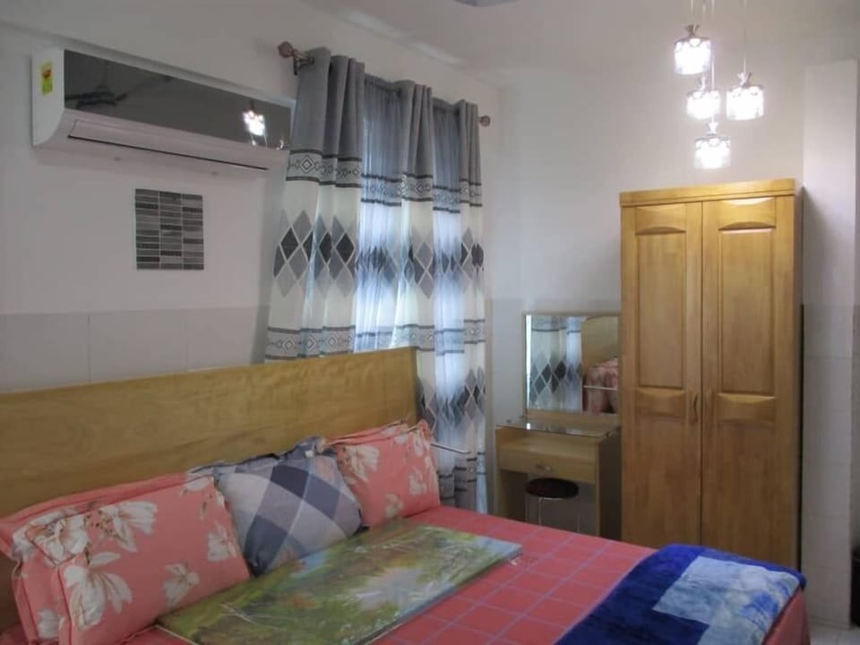 Luxury Apartment | 3 bedrooms, iron/ironing board (on request), bed sheets