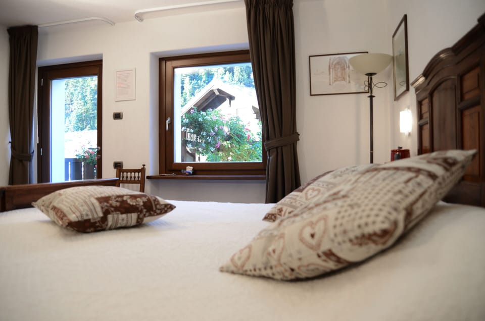 Deluxe Triple Room | Premium bedding, down comforters, pillowtop beds, individually furnished