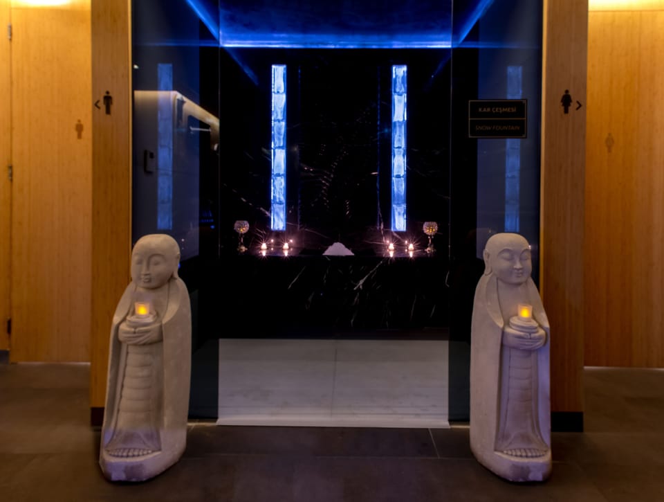 Couples treatment rooms, sauna, steam room, body treatments