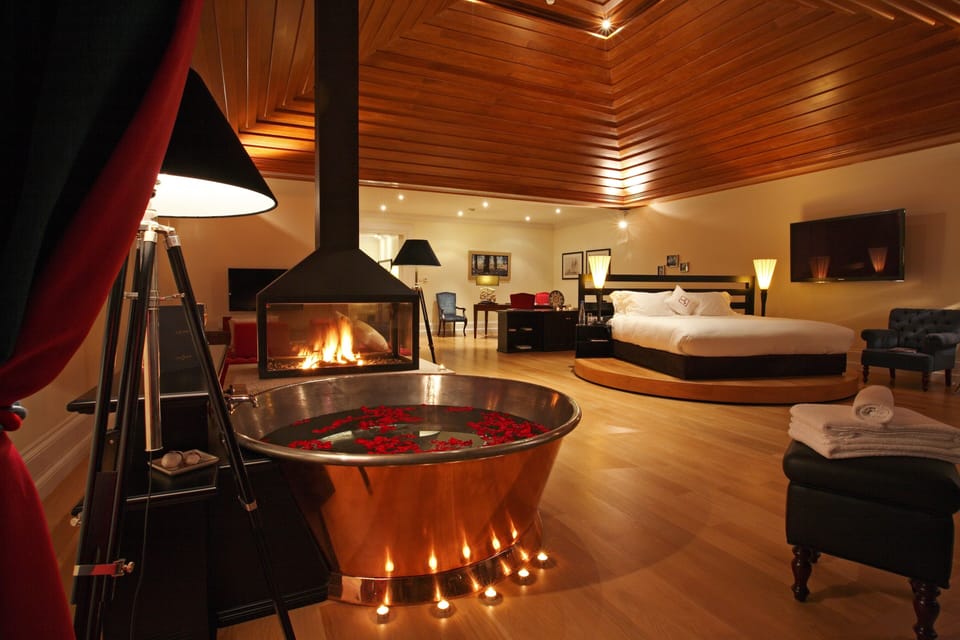 Bacchus Suite - Panoramic River and City View - Floor 9 of main building | Egyptian cotton sheets, premium bedding, down comforters