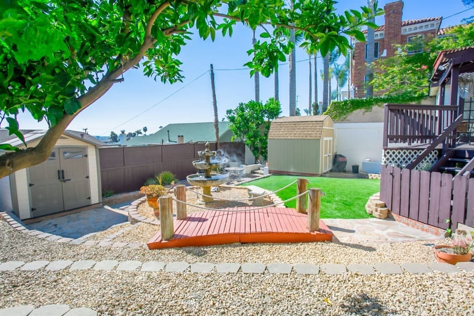 Studio (2330/A) | Exterior