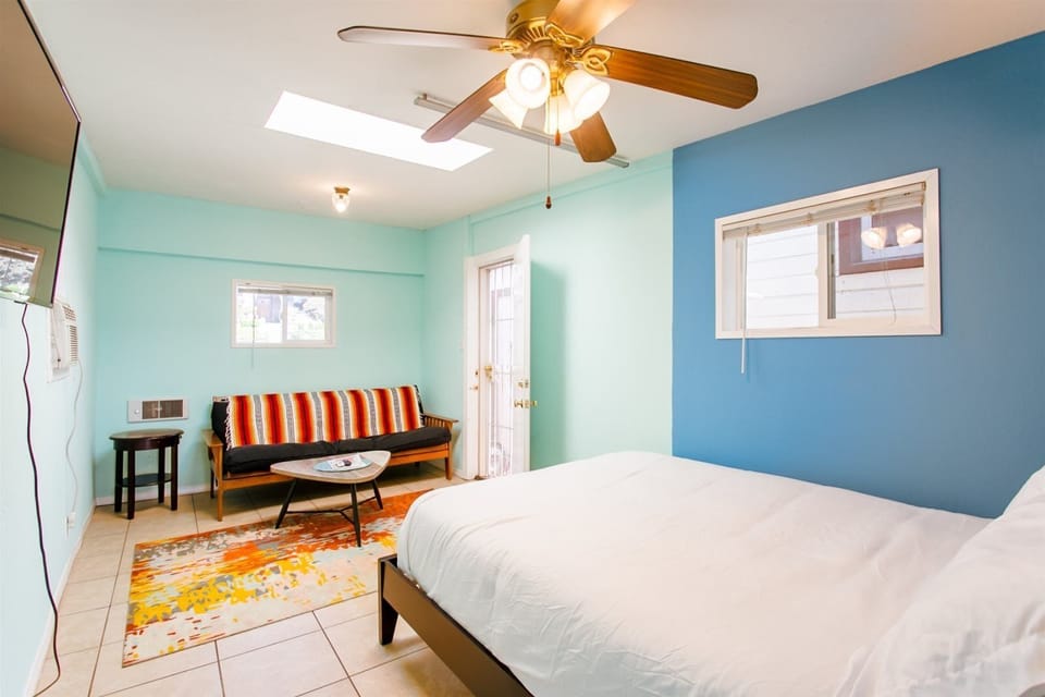 Studio (2330/A) | Exterior