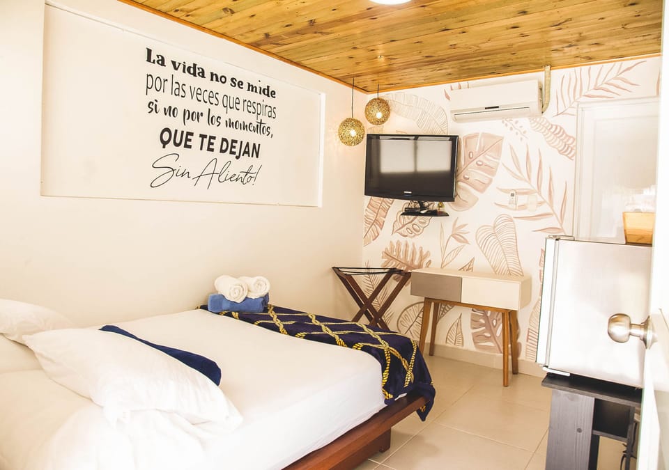 Standard Room | Minibar, WiFi (free), bed sheets