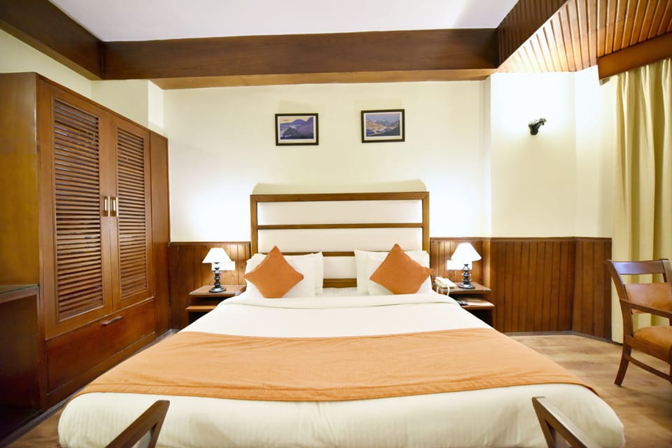 Executive Room, 1 Double Bed, Mountain View | Soundproofing, cribs (surcharge), rollaway beds (surcharge), bed sheets