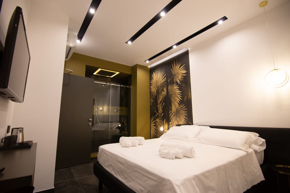 Exclusive Room, 1 Queen Bed (4) | Select Comfort beds, minibar, in-room safe, individually furnished