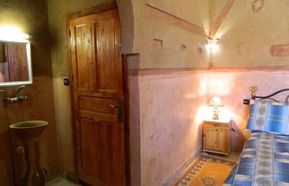 Triple Room, 3 Twin Beds | Blackout drapes, WiFi (free), bed sheets