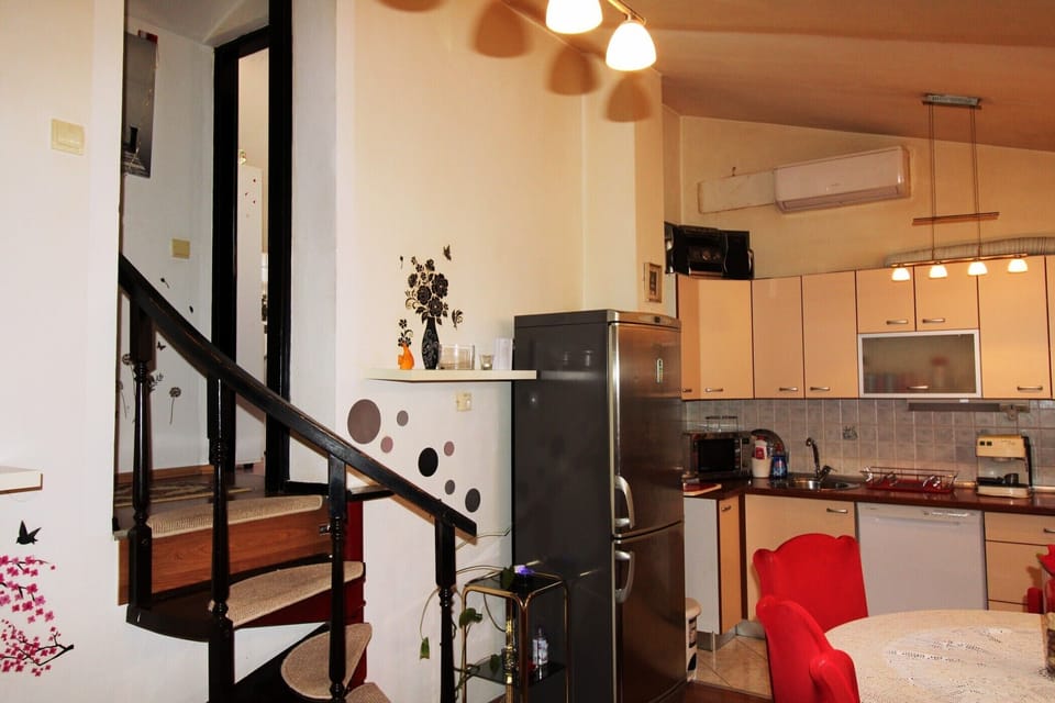 Comfort Apartment, 3 Bedrooms, Balcony, Courtyard View | Living area | Flat-screen TV
