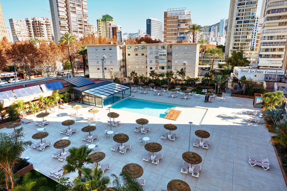 Outdoor pool, pool umbrellas, sun loungers