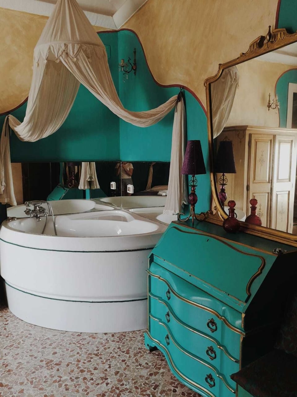 Suite (Visir) | Pillowtop beds, free WiFi