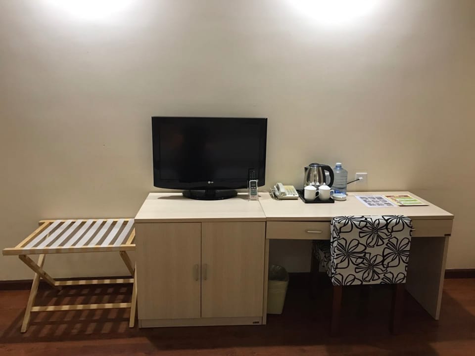 Double Room | Premium bedding, desk, blackout drapes, WiFi (free)