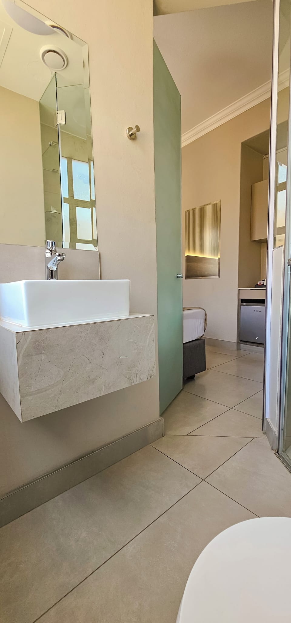 Superior Double Room | Bathroom | Combined shower/tub, free toiletries, hair dryer, towels