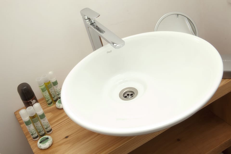 Bathroom sink