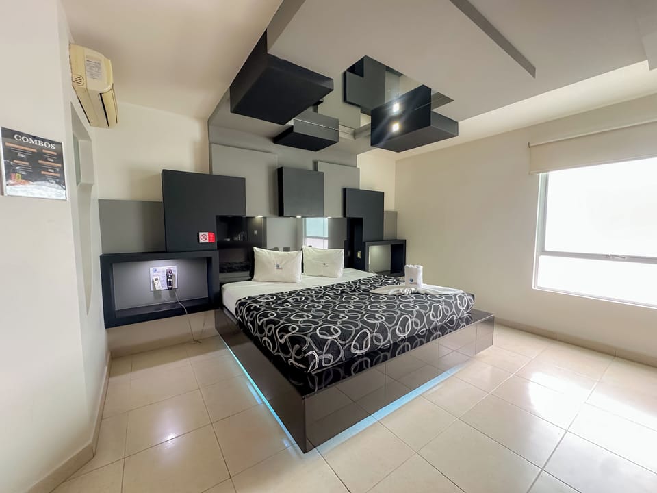 Premium Room | Minibar, iron/ironing board, free WiFi, bed sheets