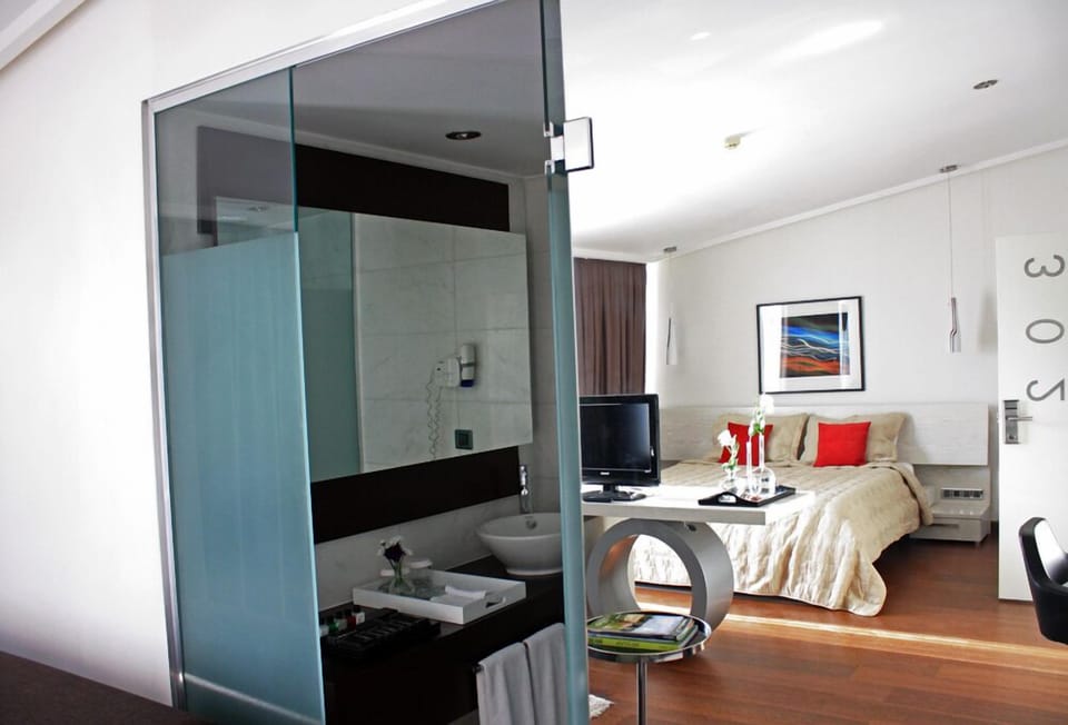 Deluxe Double Room, 1 Bedroom, City View | Premium bedding, minibar, in-room safe, desk