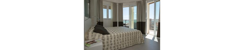 Executive Suite (Junior) | Minibar, in-room safe, desk, cribs (surcharge)