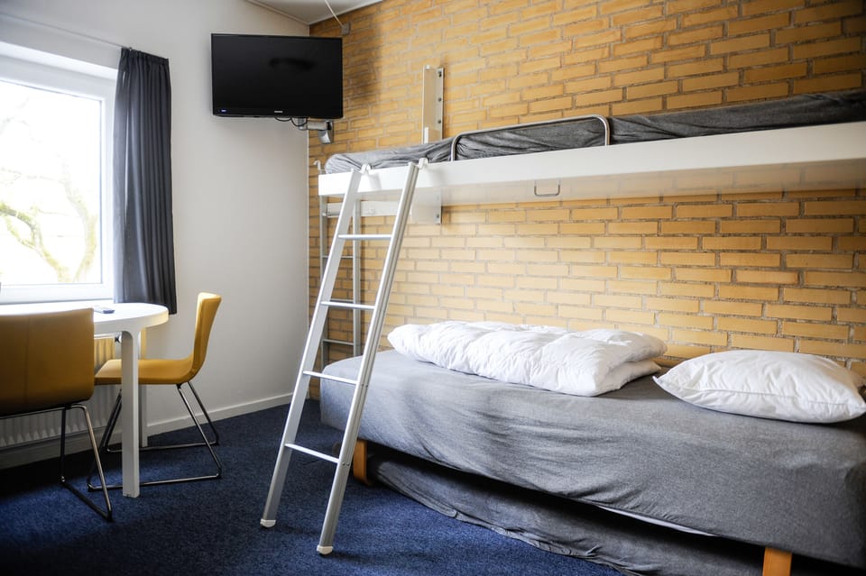 Quadruple Room | Desk, soundproofing, free WiFi