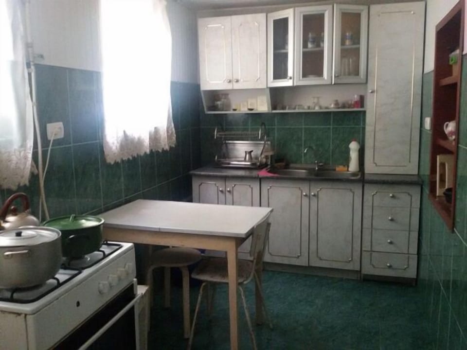 Shared fridge, microwave, cookware/dishes/utensils
