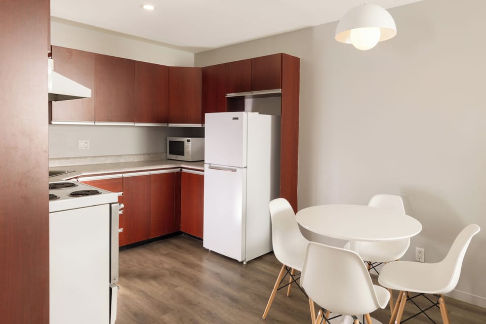 Superior Studio Suite, Multiple Beds, Kitchen | Private kitchen | Mini-fridge, microwave