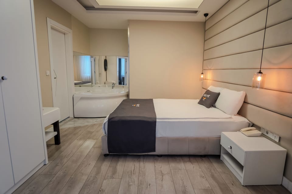 Suite, Jetted Tub | Minibar, in-room safe, desk, soundproofing