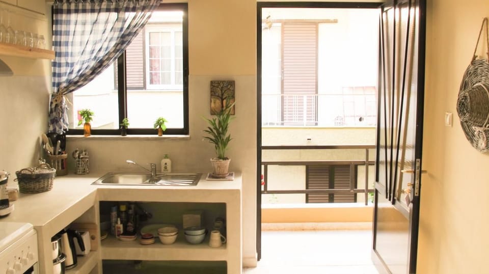 Luxury Apartment | Private kitchen | Shared fridge, microwave, stovetop