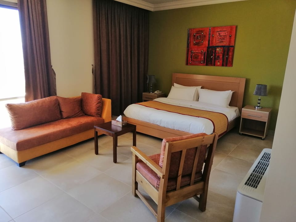 Junior Suite, 1 King Bed, Private Bathroom, Valley View | In-room safe, blackout drapes, soundproofing, cribs (surcharge)