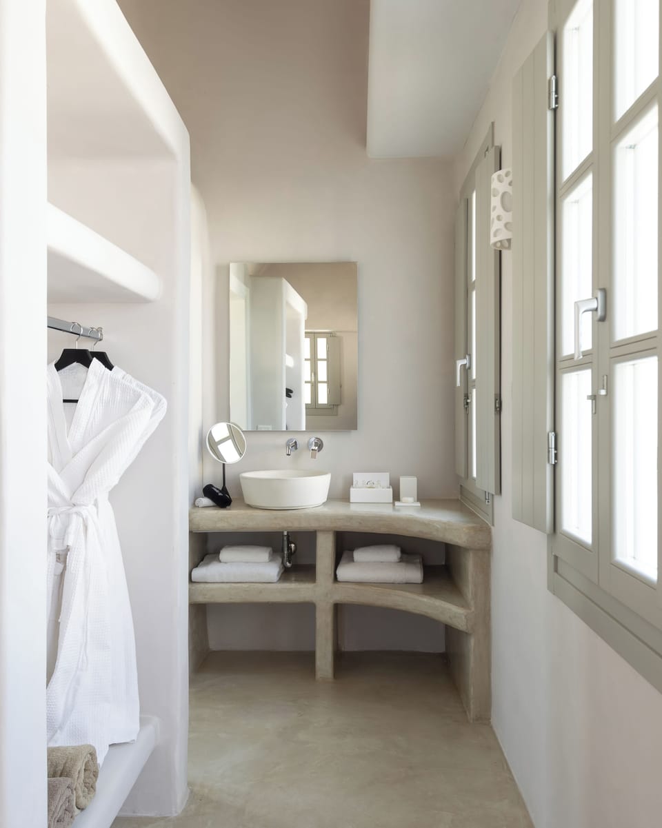 Deluxe Suite with Sea View and Outdoor Hot Tub | Bathroom | Rainfall showerhead, free toiletries, hair dryer, bathrobes