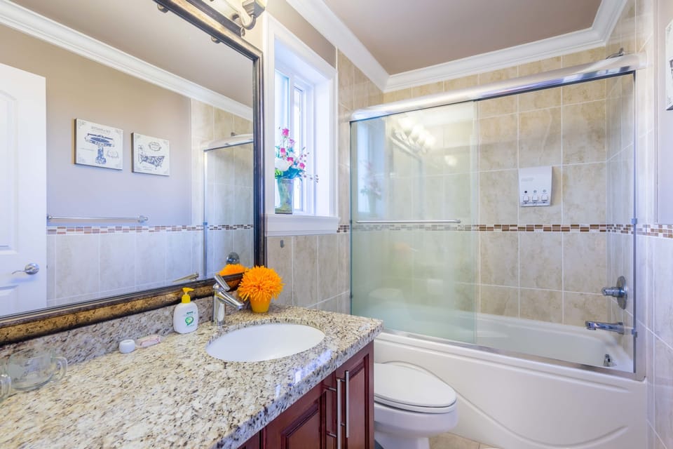 Comfort Room, Garden View | Bathroom | Free toiletries, hair dryer, slippers, towels
