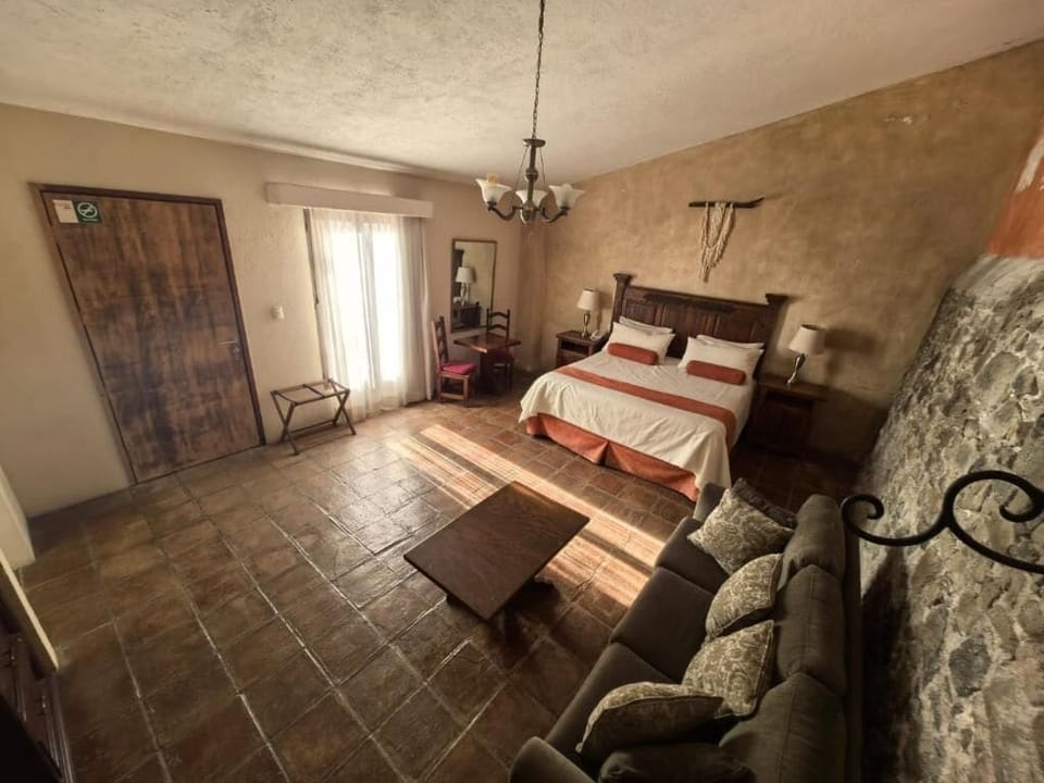 Luxury Suite | In-room safe, blackout drapes, soundproofing