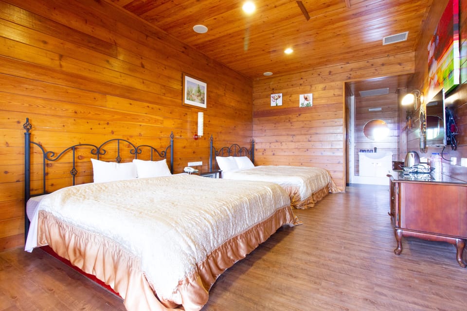 Comfort Quadruple Room, Non Smoking | Bed sheets