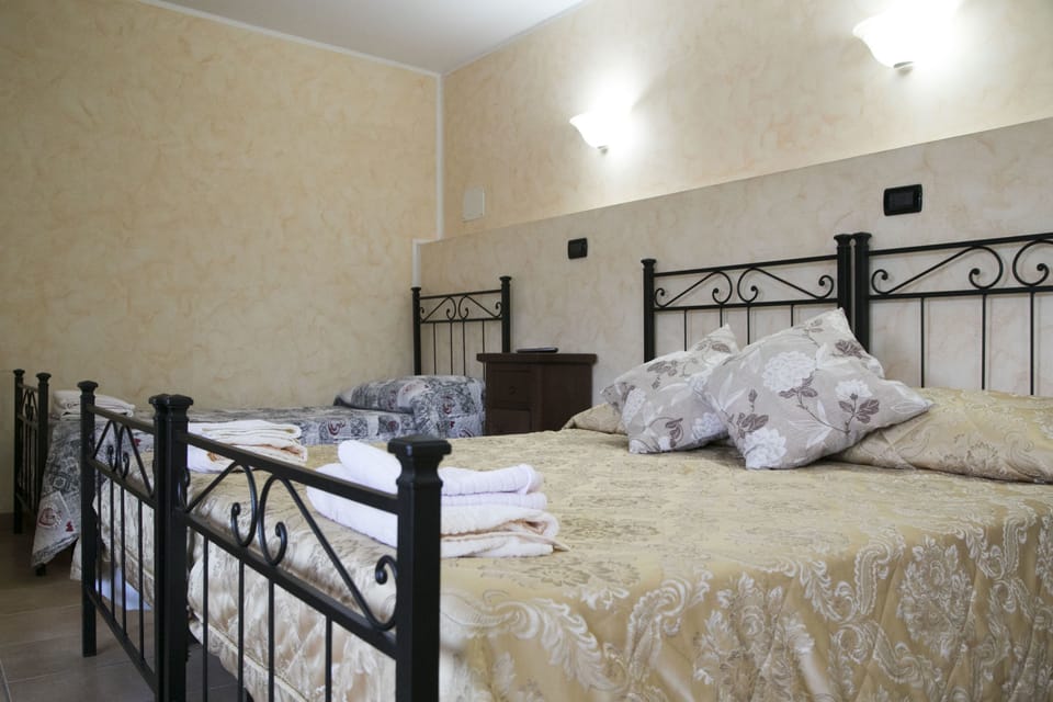 Triple Room | Rollaway beds, free WiFi