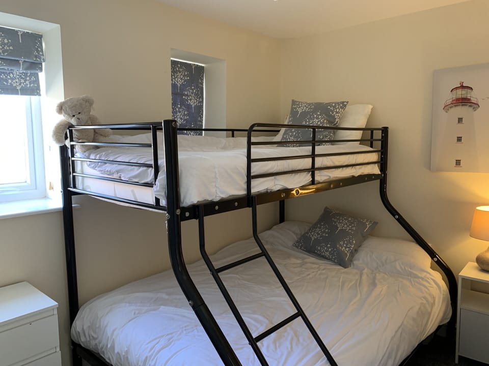 Apartment | 2 bedrooms, iron/ironing board, free WiFi, bed sheets