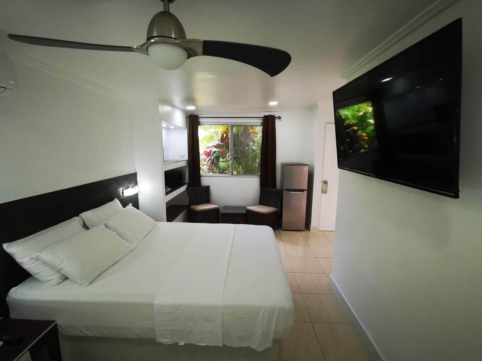 Deluxe Double Room | In-room safe, laptop workspace, WiFi (free), bed sheets