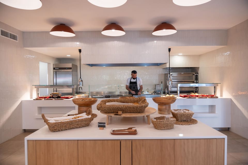 Breakfast, lunch, dinner served; international cuisine 