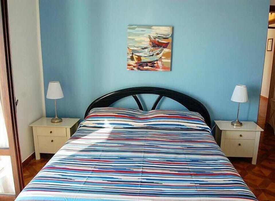 Deluxe Double Room, 1 Queen Bed, Sea View | 1 bedroom, minibar, blackout drapes, rollaway beds