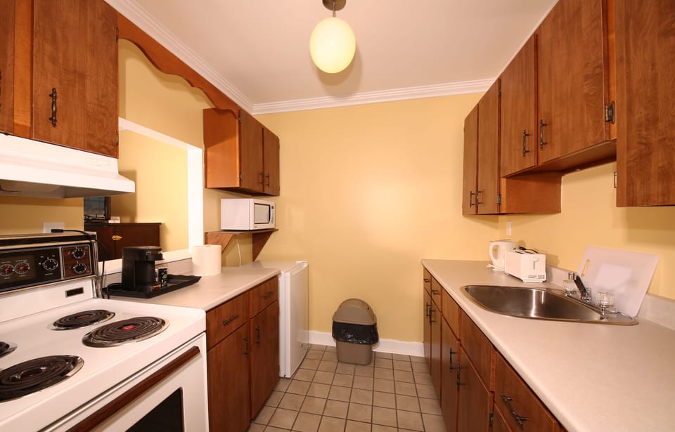 Fridge, microwave, coffee/tea maker