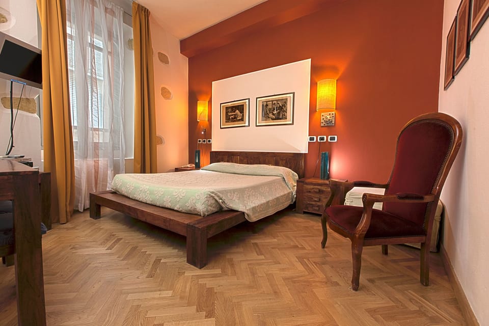 Classic Room, City View | Minibar, blackout drapes, soundproofing, iron/ironing board
