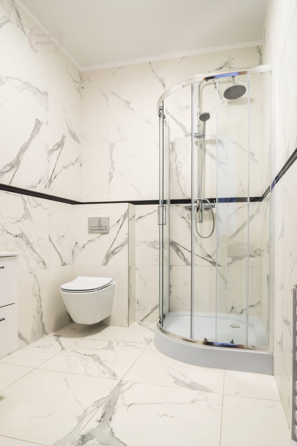 Standard Double Room | Bathroom | Shower, free toiletries, hair dryer, bathrobes