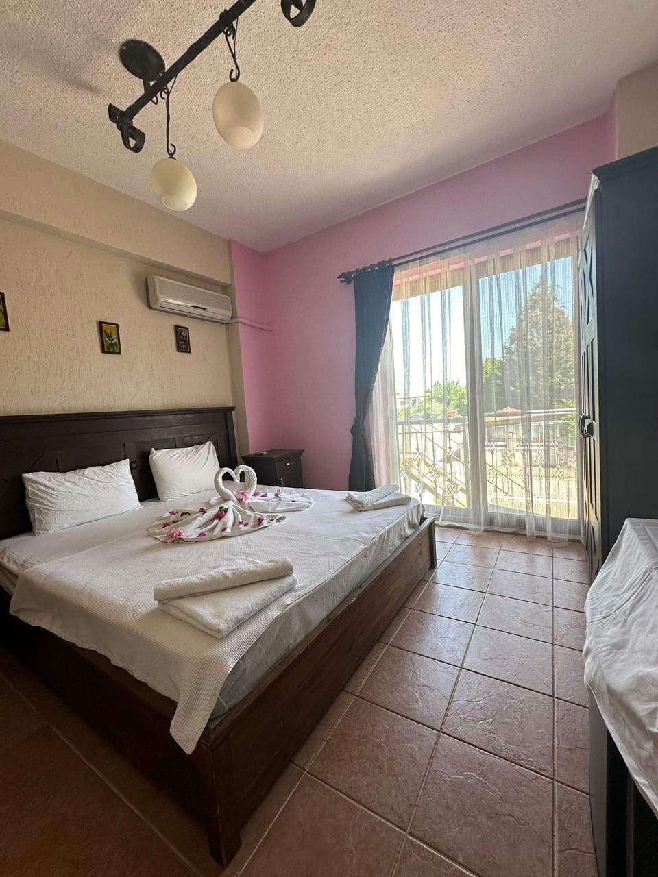 Minibar, desk, soundproofing, free WiFi