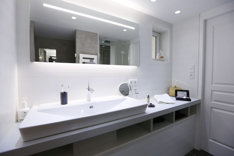 Room (Pain d'épice) | Bathroom sink