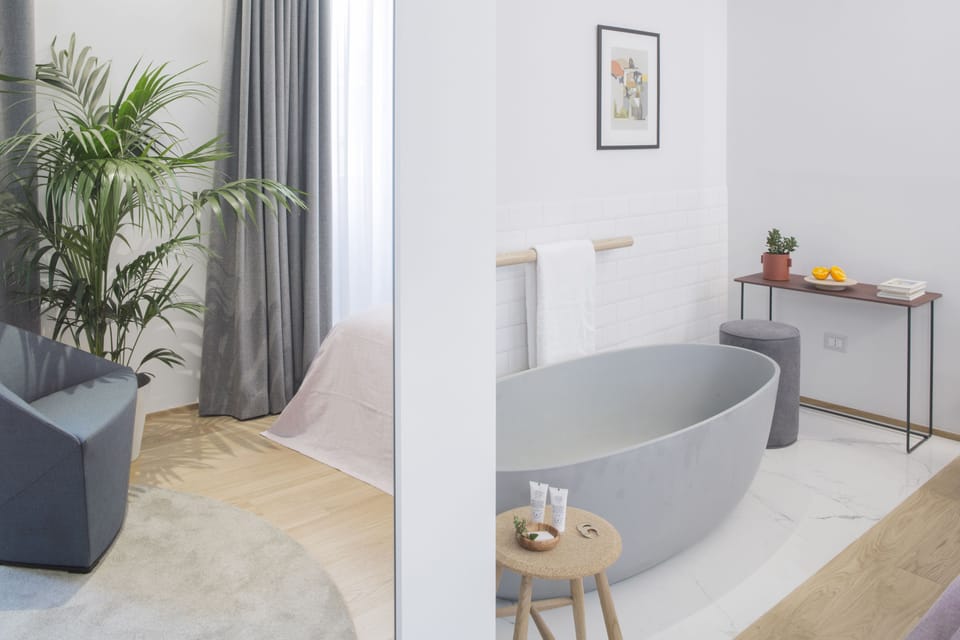 Luxury Double Room, 1 Queen Bed, City View | Deep soaking bathtub