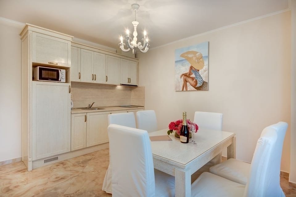 Private kitchenette