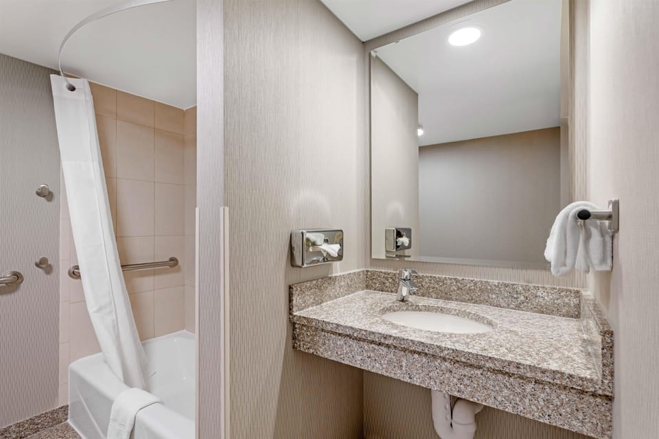 Room, 1 King Bed, Accessible (Tub) | Bathroom | Combined shower/tub, free toiletries, hair dryer, towels