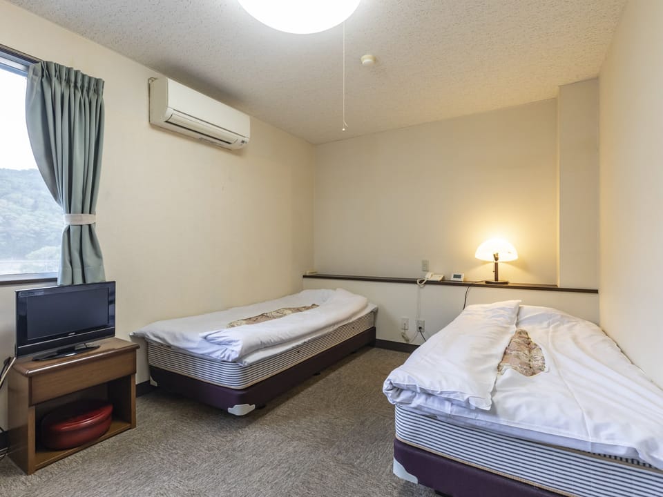 Basic Twin Room, Non Smoking