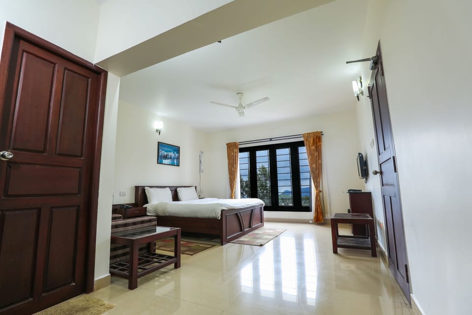 Deluxe Room | Soundproofing, rollaway beds, free WiFi, bed sheets