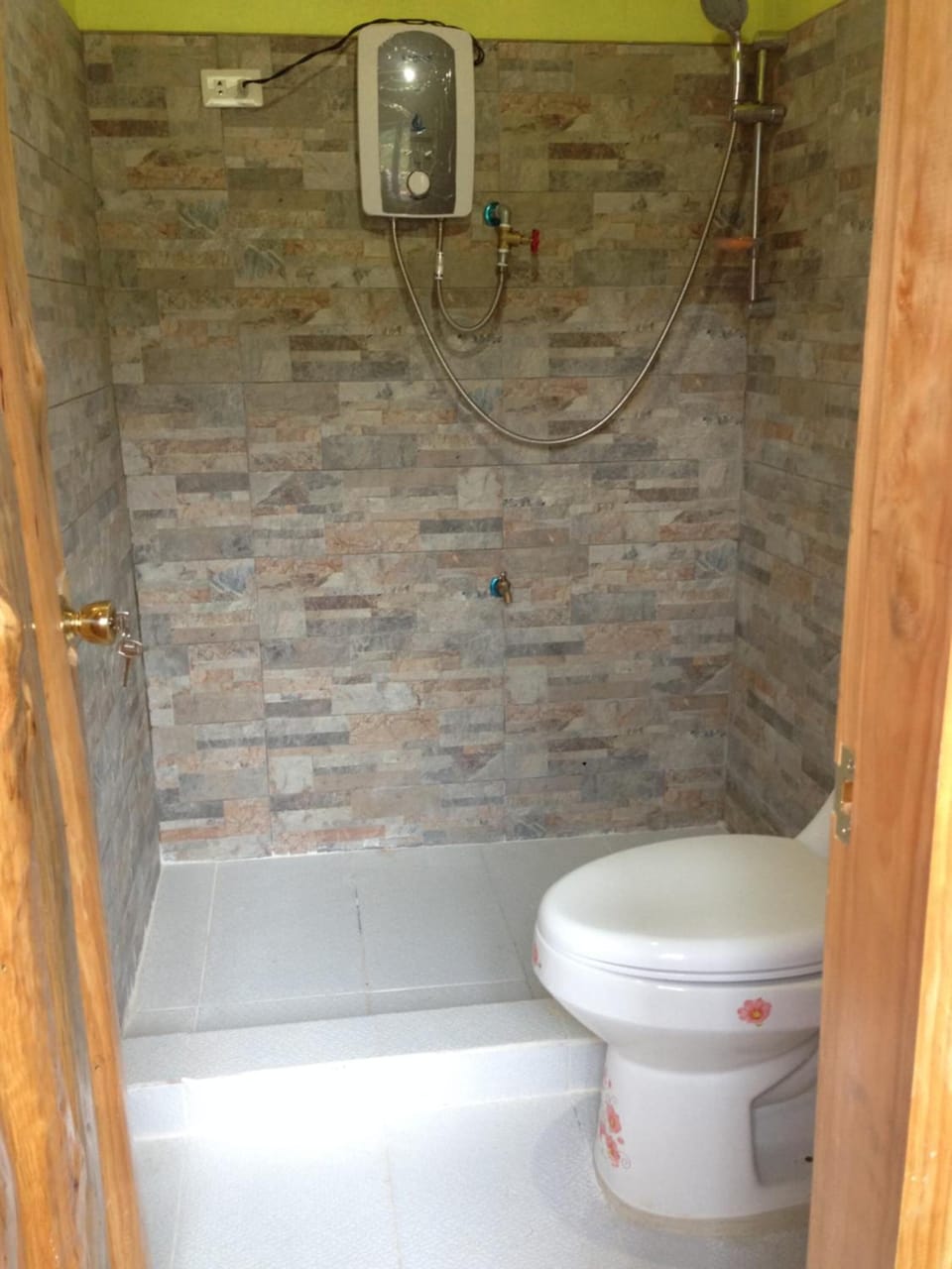 Shower, free toiletries, towels, soap