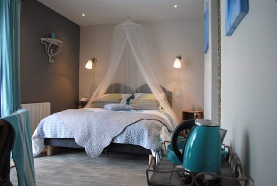 Double Room (Terre et mer) | Premium bedding, individually decorated, desk, blackout drapes